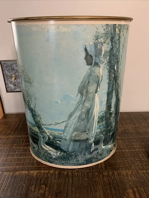 Cubo de basura de metal de colección. Blackberry Gathering impreso por Elizabeth Adela Stanhope Foto 1 de 4