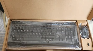 Amazon Basics Wireless Full Size Computer Keyboard and Mouse Combo US Layout New - Picture 1 of 8