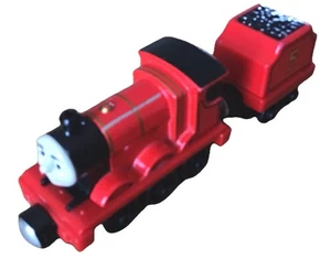 THOMAS & FRIENDS TANE ‘N’ PLAY Die Cast Metal Train JAMES & TENDER 2013 - Picture 1 of 6