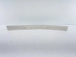 Placa de desgaste de puerta de pasajero derecho Mercedes C300 2008-2011 A2046800135 OEM - Imagen 1 de 5