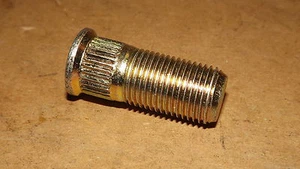 Army trailer.Wheel stud.9BTR.New and unfitted. - Picture 1 of 1
