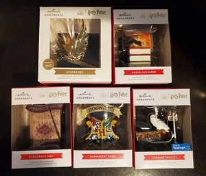 5 Harry Potter Hallmark Ornamente - geflügelter Schlüssel, Marodeur's Map, Gepäckwagen - Bild 1 von 6
