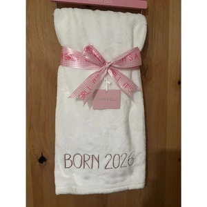Logan & Lilly Jahrgang 2026 weiße Babydecke mit rosa Stickerei 30"x40" Neu mit Etikett - Bild 1 von 4