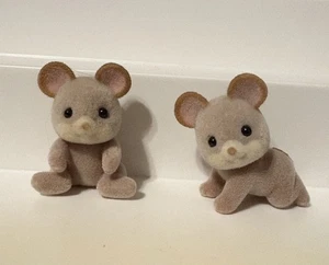 Calico Critters of Cloverleaf Corners The Norwood Mouse Twins Nellie & Norman - Imagen 1 de 11