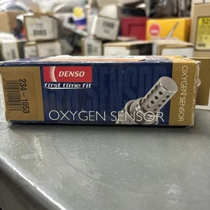 DENSO 234-1053, Oxygen Sensor, for select 92-95 Geo/Toyota/Lexus Models - Picture 1 of 7