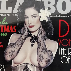 PLAYBOY MAGAZINE DECEMBER 2002 DITA VON TEESE W/CENTREFOLD - Imagen 1 de 7