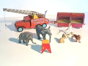 Corgi Chipperfields circus Truck & Circus Figures. Die cast/Plastic. Made In UK  - Picture 1 of 17