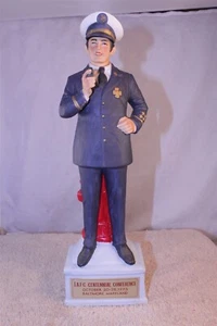 EMPTY CLUB PERFECTION DECANTER 1973 FIRE CHIEF I.F.A.C CONFERENCE - Picture 1 of 6