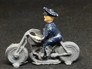 Policeman On Motorcycle By Crescent (blue 360) Miniature - Picture 1 of 10