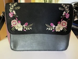 Damen Handtasche, Deichmann, Schwarz/ Weinrot - Bild 1 von 4
