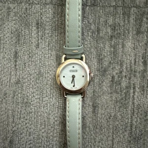Coach 0250 Swiss Made Ladyswatch.. Factory Leather 7"band.22mm case.New battery - Picture 1 of 9