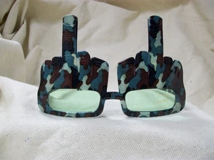 Disfraz de Saludo Camuflado Cuello Rojo Gafas Medio Pájaro Dedo Camuflaje Divertido Hillbilly - Imagen 1 de 9