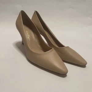 Salvatore Ferragamo beige Leder Damen Pumps Absatz Größe 9,5 hergestellt in Italien - Bild 1 von 18