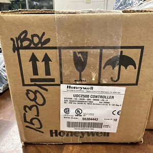 New In Box HONEYWELL DC2500-CE-0A00-200-00000-E0-0 UDC2500 Digital Controller - Picture 1 of 2