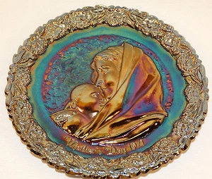 1971 FENTON AMYTHEST CARNIVAL GLASS MOTHERS DAY PLATE MADONNA W/ SLEEPING CHILD - Picture 1 of 1