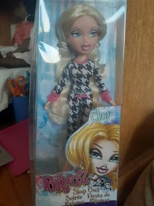 BRATZ Sleep Over Collection Cloe Puppe blond Schlafanzug Chloe - Bild 1 von 2