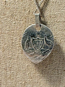 Vintage Sterling Silver Shiva Shell Pendant On Australia Coat Of Arms Necklace - Picture 1 of 10