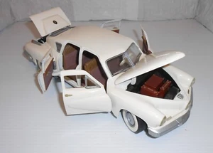 TUCKER 1:18 Die Cast Car #92268 - Ivory - Opening Doors Hood - Picture 1 of 23