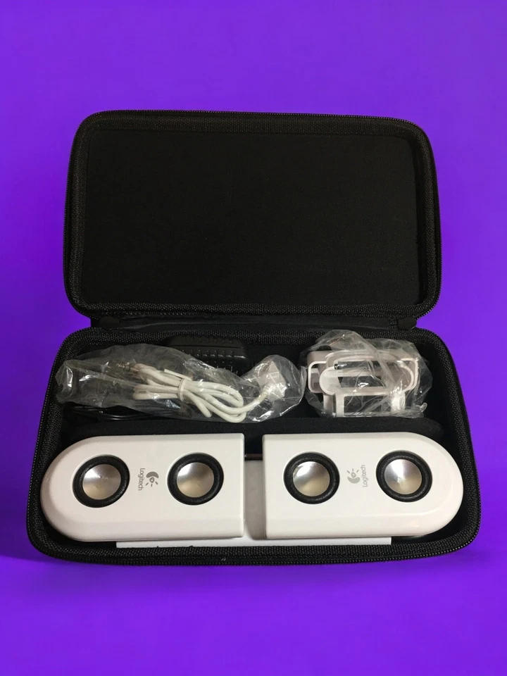 Logitech mm22 Portable Speaker System S-0159A – White – Great Condition w/ Case - Image 1 of 4