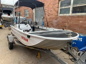 V Nose Punt, Aluminium Fishing Boat Hull on Registered Trailer Many Accessories - Picture 1 of 13