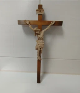 Geschnitztes Holzkreuz mit Jesus Christus - Kruzifix - INRI - ca. 40 x 20 cm - Bild 1 von 5
