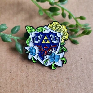 Zelda Link Shield Enamel Pin badge - Video Game Legend of Zelda metal pin gift - Picture 1 of 1