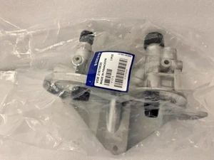 Genuine OEM Volvo D13 Fuel filter housing 21870635 - Picture 1 of 4