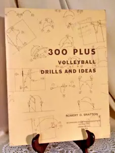 300 PLUS VOLLEYBALL DRILLS AND IDEAS ROBERT D BRATTON 7TH 1981 CANADIAN ASSN ILL - Foto 1 di 12