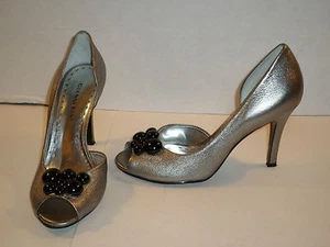 GIANNI BINI SILVER OPEN TOE SHOES WITH BLACK ACCENTS SZ 6.5 VERY NICE - Picture 1 of 8