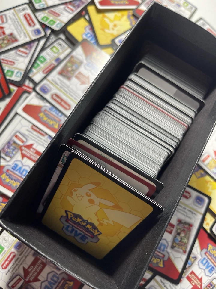 Pokemon Code Karten *100 Stück* TCG Live Online Codes | Verschiedene Sets  - Bild 1 von 1