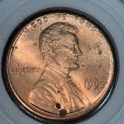 Broad Strike Mint Error 1992 Lincoln Memorial Penny  - Image 1 of 4