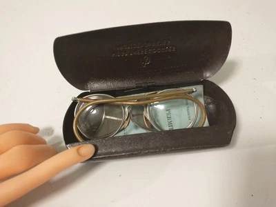 Gafas de seguridad militares vintage 1944 con papeles... estuche metálico indestructible Foto 1 de 4