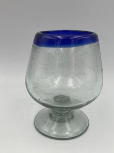 Pedestal soplado a mano con borde azul copa vidrio burbuja estilo mexicano vidrio de agua - Imagen 1 de 7