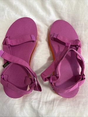 Sandalias de plataforma Teva rosa intenso, talla 11  Foto 1 de 4