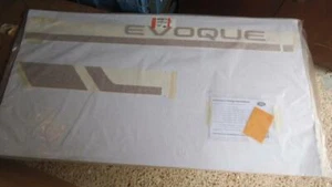 Range Rover Evoque URBAN RED RIGHT SIDE DECAL NEW GENUINE VPLVB0160CAH - Picture 1 of 1
