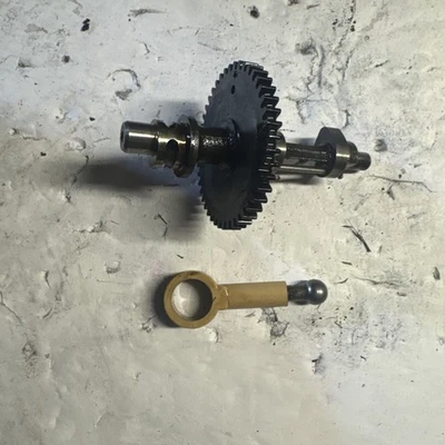 Tecumseh Toro Craftsman Camshaft and oil pump 37460 29914 Bin 6 - Image 1 of 2