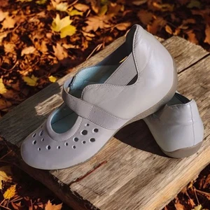 Kumfs Leather Ladies Comfort Shoes. Fawn Size 40(9) Elasticised Worn Twice - Picture 1 of 9