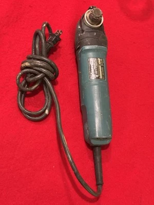 Makita TM3010C Oscillating Tool - Image 1 of 4