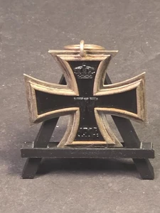Authentic Imperial German Iron Cross - 1914 & 1939 Dates - Military Collectible - Picture 1 of 4