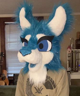 Husky Tinsel Lavafox 2025 Fursuit Foto 1 de 4