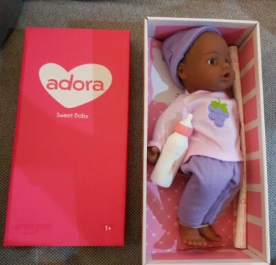Muñeca Adora 11" Sweet Baby Girl "Grape", Lavable a Máquina, Hipoalergénica, Edad 1+  Foto 1 de 2