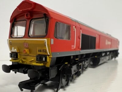 Bachmann 32-734 Class 66 66152 in DB Schenker (EWS) Livery - Mint - Image 1 of 4