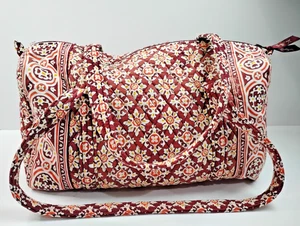 Vera Bradley kleine Reisetasche doppelter Schultergurt burgund Medaillon - Bild 1 von 7