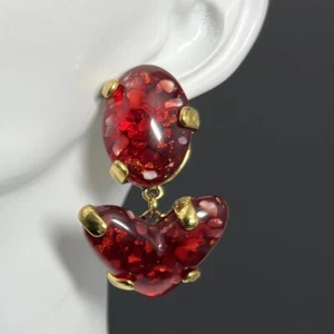 Pendientes Corazón Gelatina Roja Tono Dorado Escama Perforada Cuelga Gripoix Estilo Lucite - Imagen 1 de 7