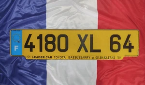 Frankreich französisches Nummernschild - Pyrénées-Atlantiques (Pau) TOYOTA Logo - Bild 1 von 1