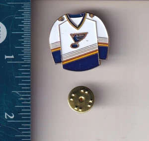 ST. LOUIS BLUES White Jersey METAL HAT LAPEL PIN NHL Hockey CARBO MALAYSIA 1996 - Picture 1 of 1