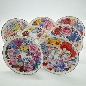 Royal Albert "A Bouquet for The Queen Mother" Plate Collection, Boxed, 7 Plates - Picture 1 of 24