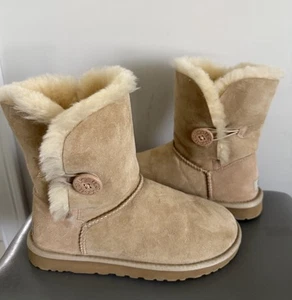 UGG Australia Women's Bailey Button II Boots, Size US 8 - Chestnut - Picture 1 of 5