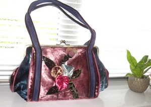 Impresionante Bolso de Hombro Butler & Wilson 3D Floral Terciopelo Mediano💕💕 - Imagen 1 de 16