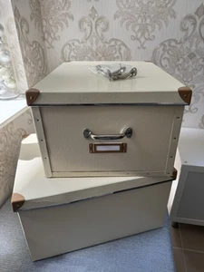 2x schöne Aufbewahrungsboxen mit Deckel und Handgriffen aus Metall * Top Zustand - Bild 1 von 15